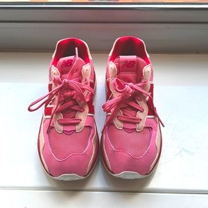 Worn only once. Sold out everywhere. Excellent condition.